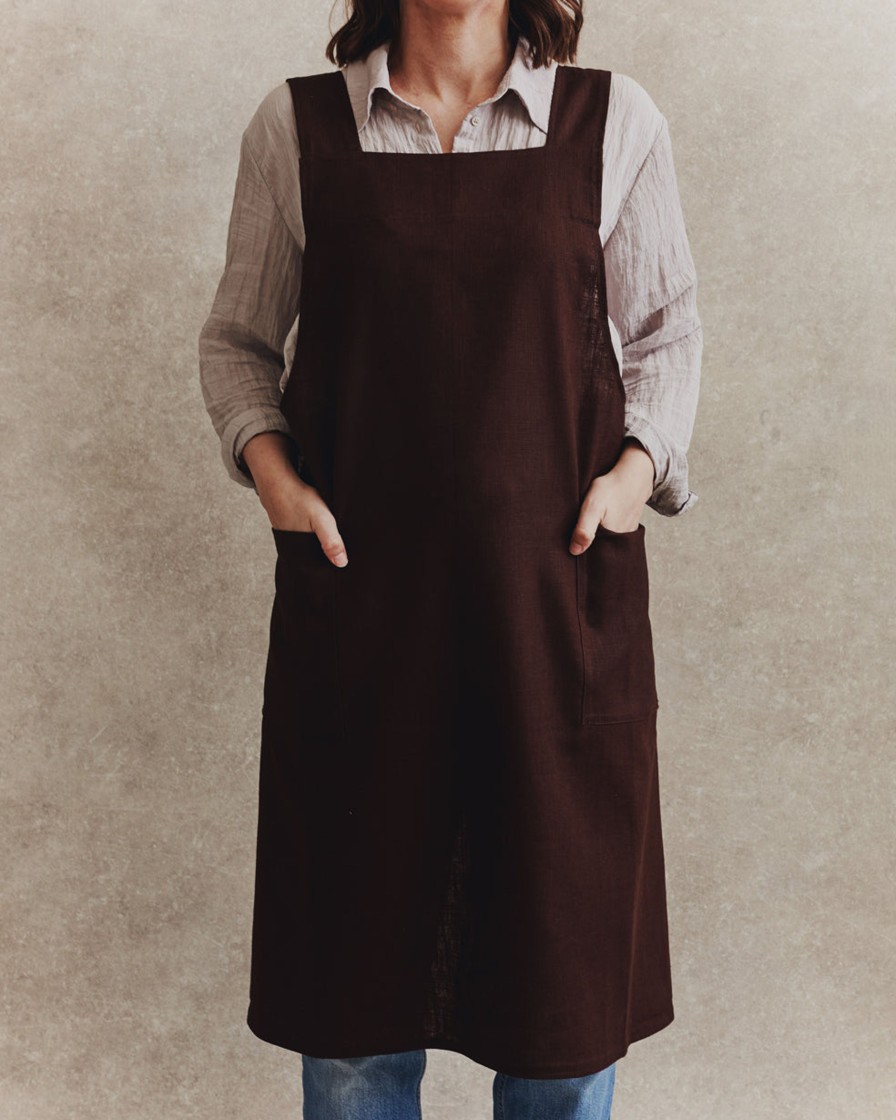 Lifestyle Form & Balance | Linen Crossover Apron 001 | Espresso