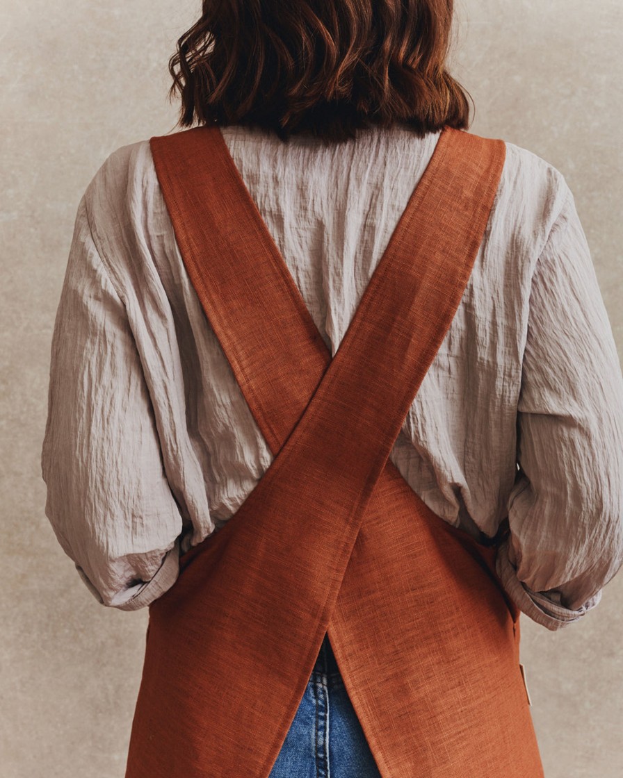 Lifestyle Form & Balance | Linen Crossover Apron 001 | Rust