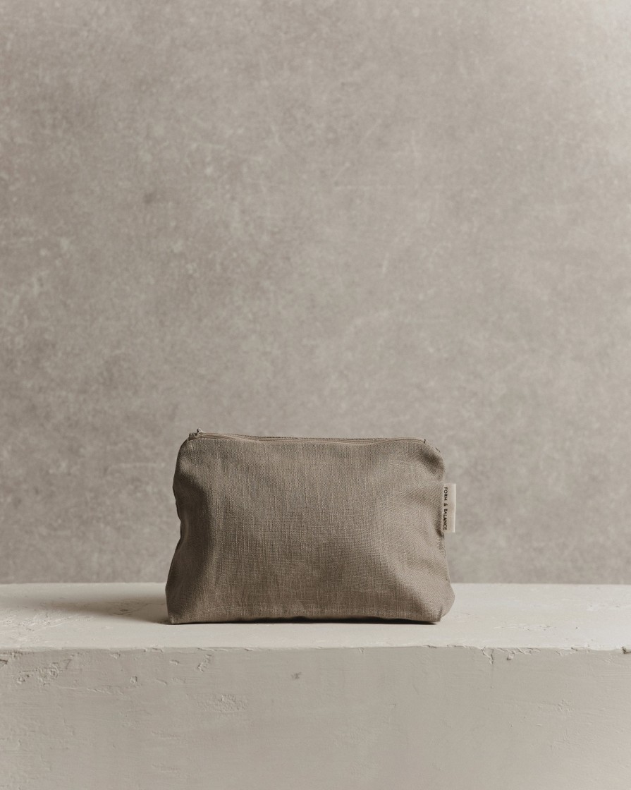 Lifestyle Form & Balance | Medium Pouch 001 | Stone