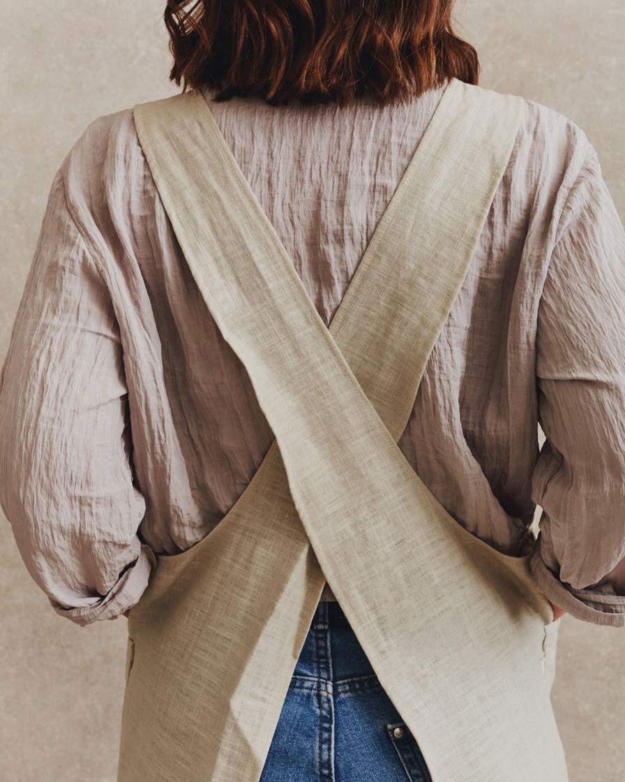 Lifestyle Form & Balance | Linen Crossover Apron 001 | Natural