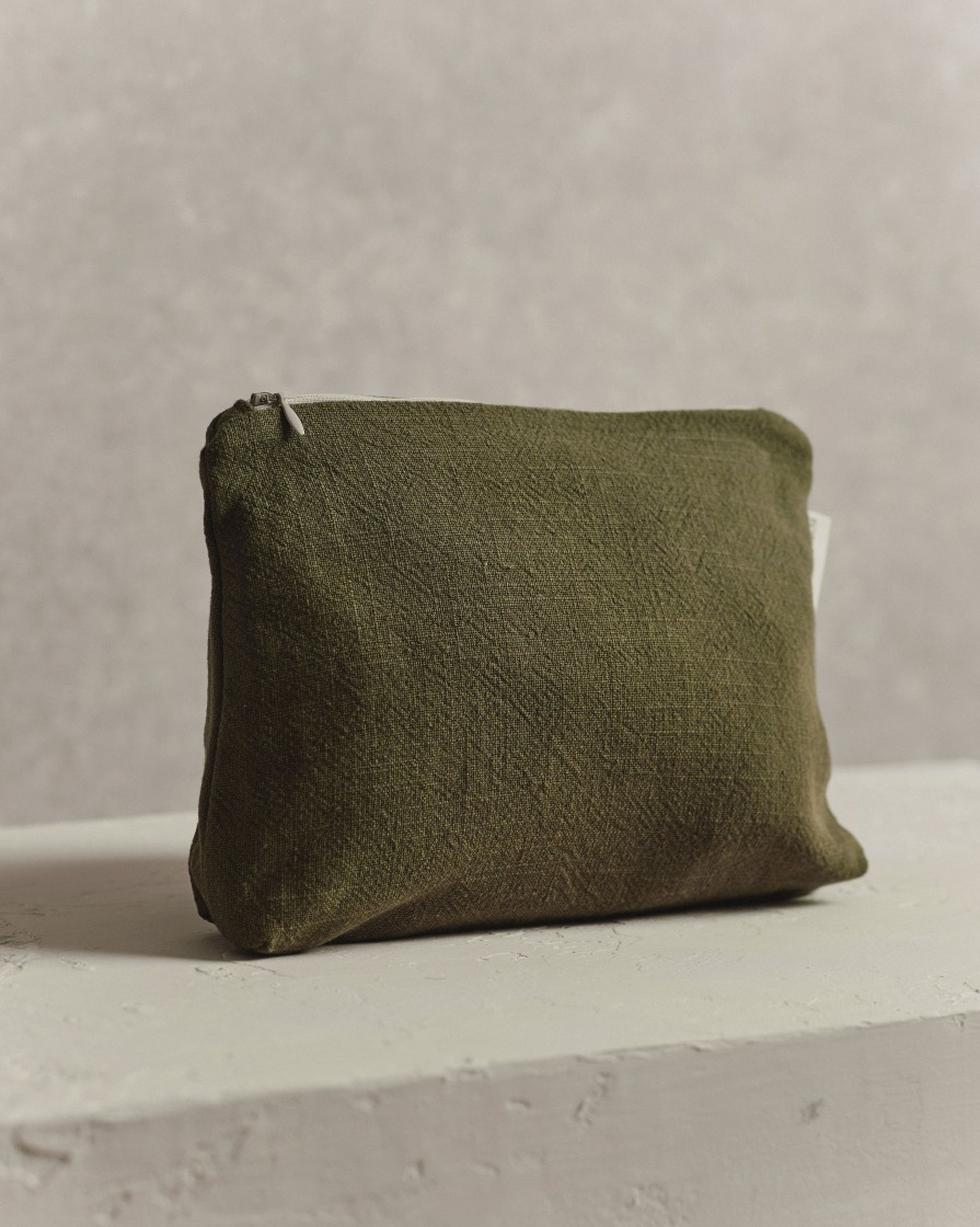 Lifestyle Form & Balance | Medium Pouch 001 | Moss Green