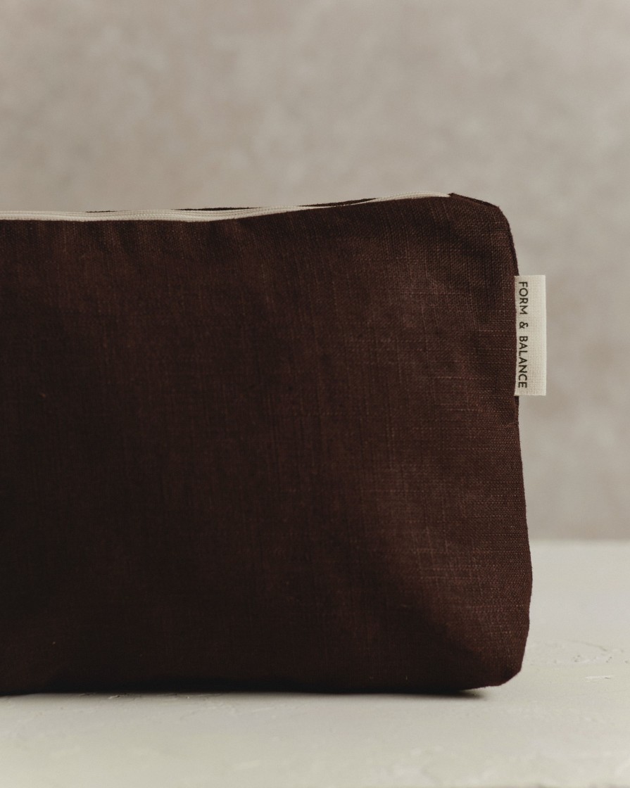 Lifestyle Form & Balance | Medium Pouch 001 | Espresso