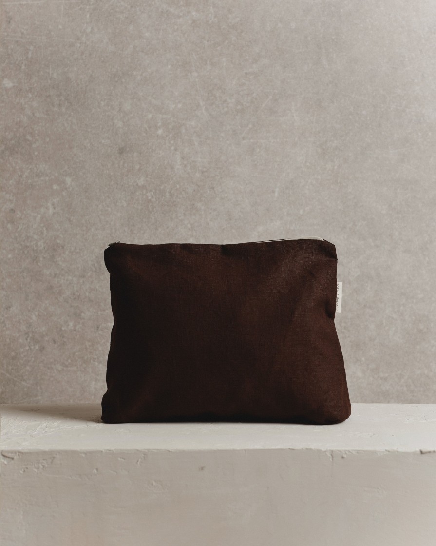 Lifestyle Form & Balance | Large Pouch 001 | Espresso