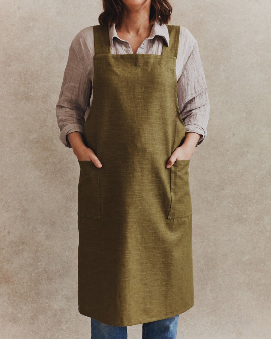 Lifestyle Form & Balance | Linen Crossover Apron 001 | Olive