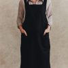 Lifestyle Form & Balance | Linen Crossover Apron 001 | Black