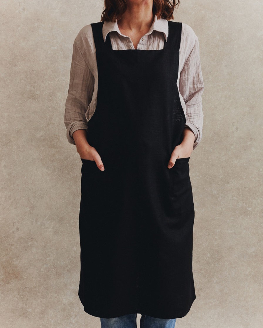 Lifestyle Form & Balance | Linen Crossover Apron 001 | Black